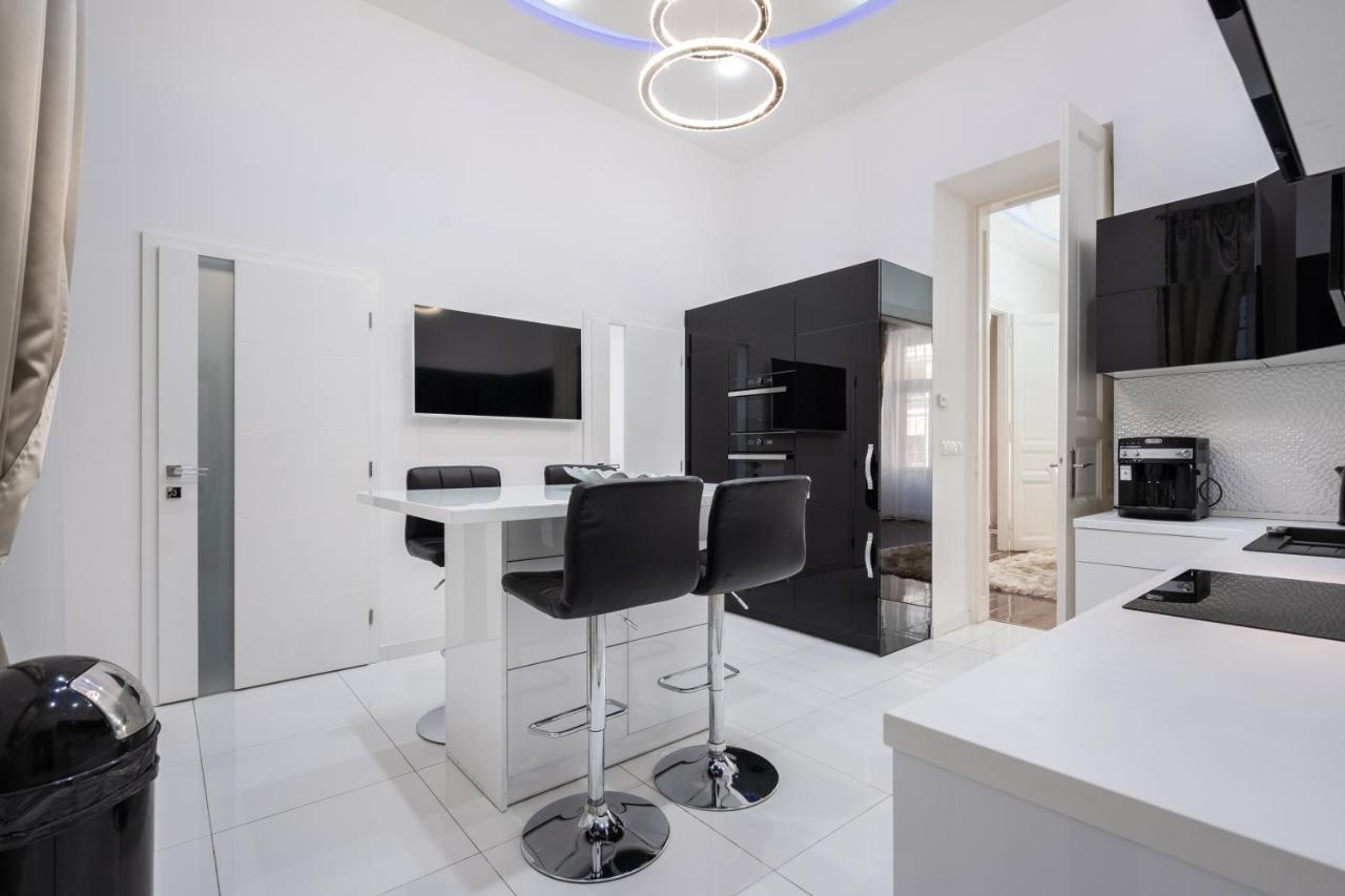 Opera Balkony Luxury Apartment With Free Parking Budapest Exterior photo