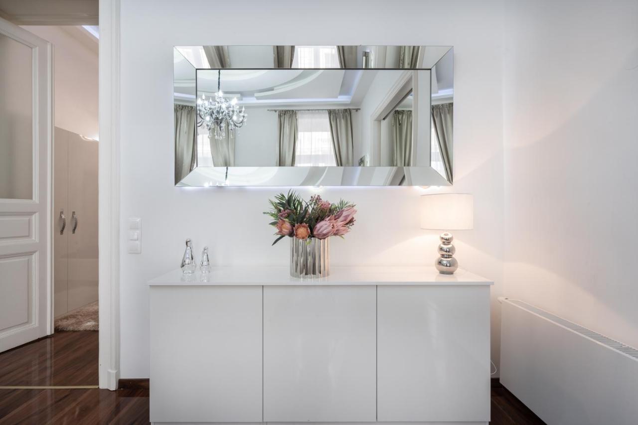 Opera Balkony Luxury Apartment With Free Parking Budapest Exterior photo